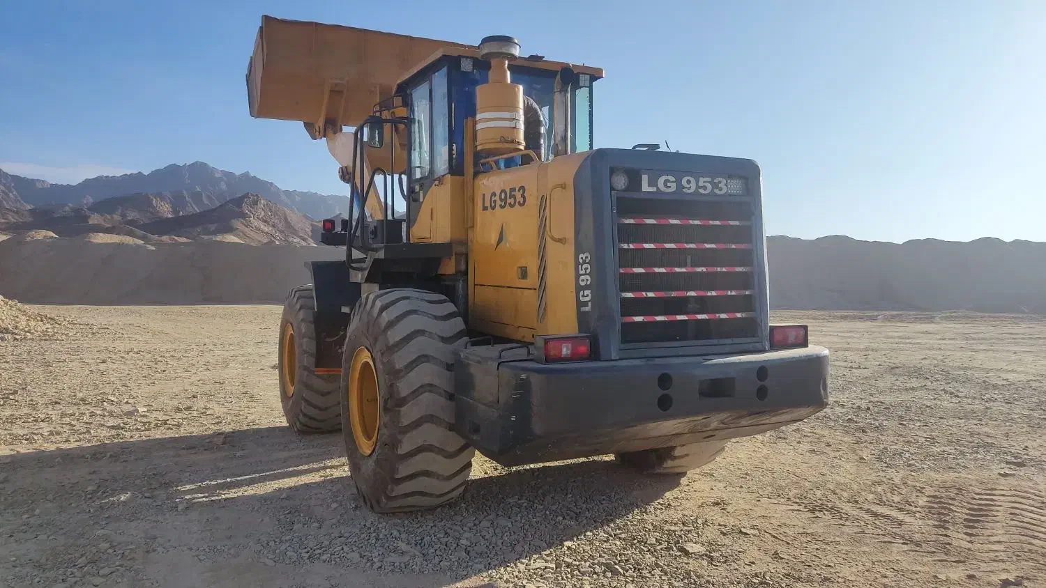 لودر الجی ۹۵۳زدل پنجاه پنج تن مدل ۲۰۱۳|خودرو سنگین|فولادشهر, مدیسه|دیوار