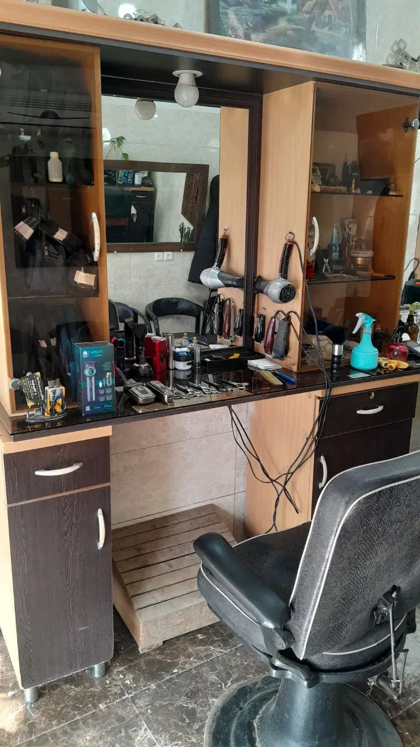 ویترین آرایشگاه|آرایشگاه و سالن‌های زیبایی|رودسر, |دیوار