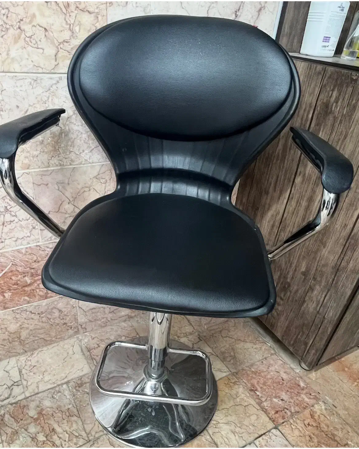 صندلی برقی آرایشگاه|آرایشگاه و سالن‌های زیبایی|اراک, |دیوار