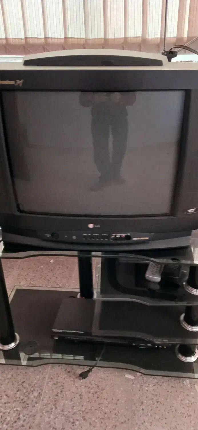 تلوزیون ب همراه میز|تلویزیون و پروژکتور|همدان, |دیوار