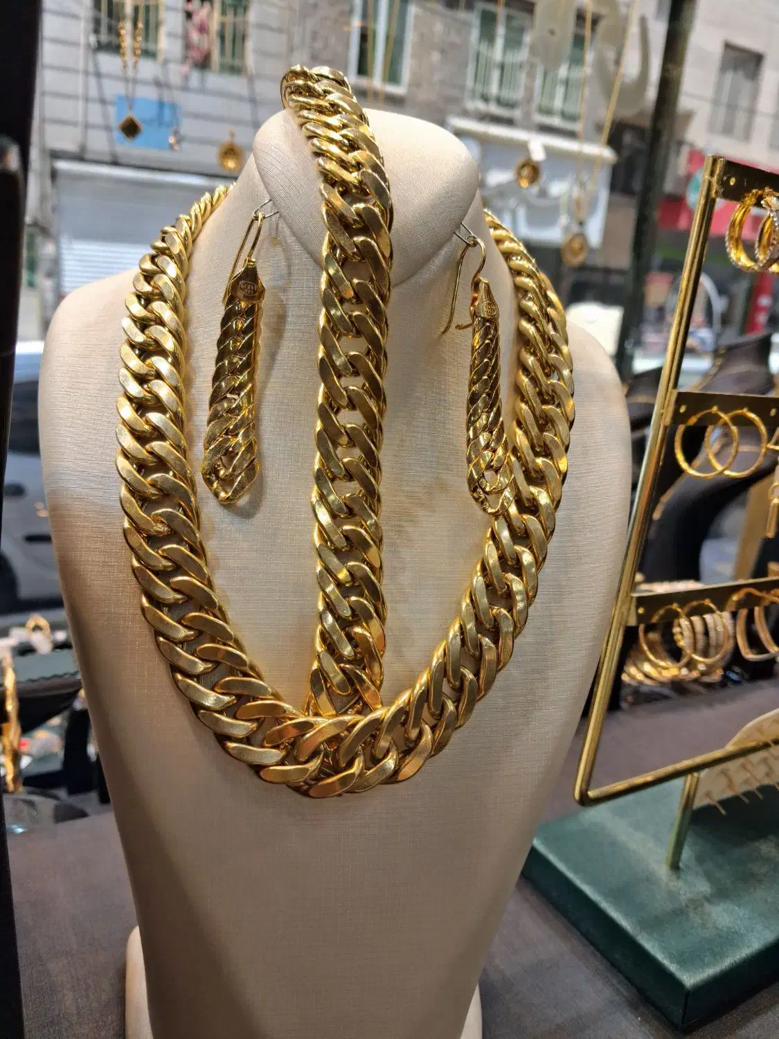 جواهری کاظمی فردیس با مجوز رسمی|جواهرات|فردیس, منظریه|دیوار