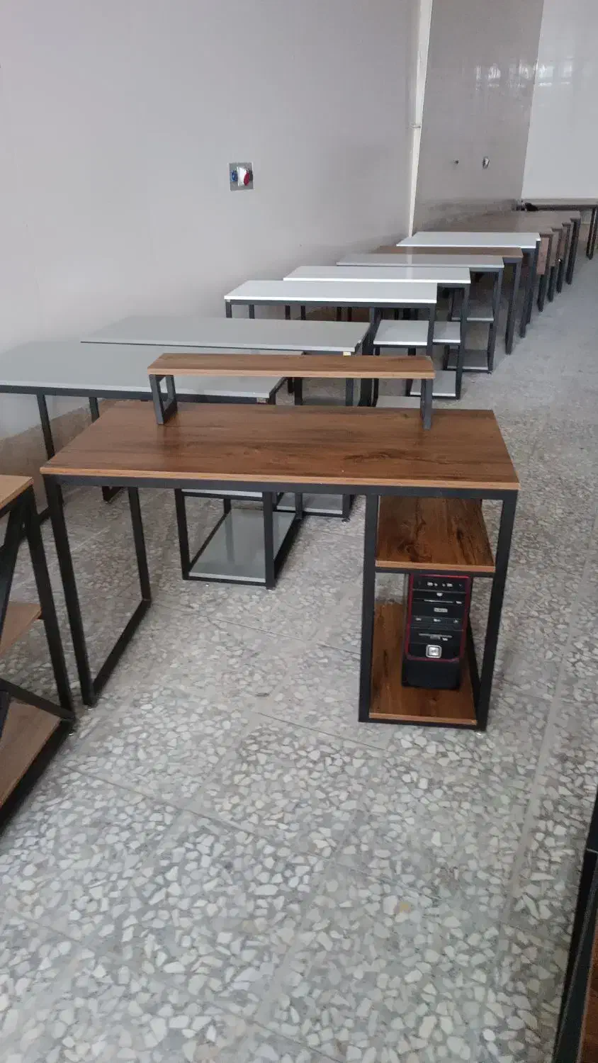 میزطبقه دار،جاکیس دار|میز تحریر و کامپیوتر|اصفهان, رهنان|دیوار