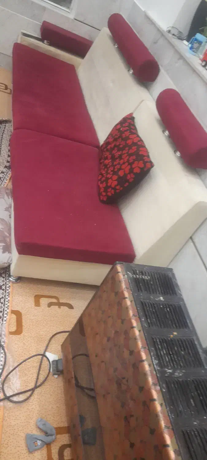 یک دست مبل راحتی بدون شکستگی سالم با قیمت مناسب|مبلمان خانگی و میز عسلی|نجف‌آباد, شریعتی غربی|دیوار