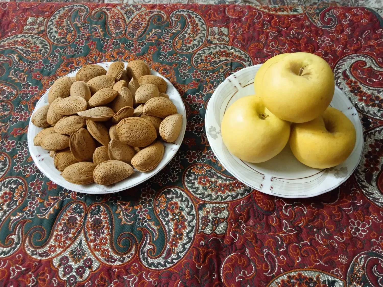 سیب و بادام مرغوب و ارگانیک|خوردنی و آشامیدنی|شیراز, شهرک گلدشت حافظ‎|دیوار