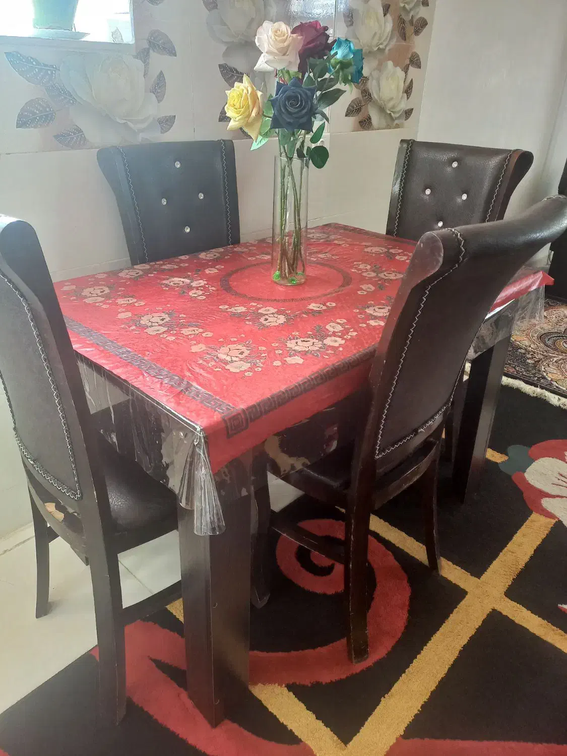 میز غذاخوری|میز و صندلی غذاخوری|گوآور, |دیوار