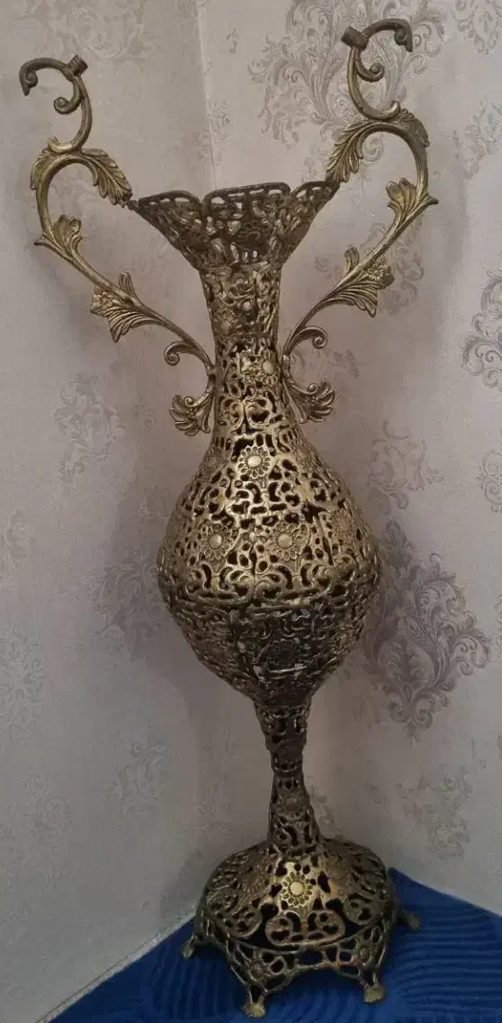 گلدان برنز سنگین وزن|صنایع دستی و سایر لوازم تزئینی|نسیم‌شهر, |دیوار