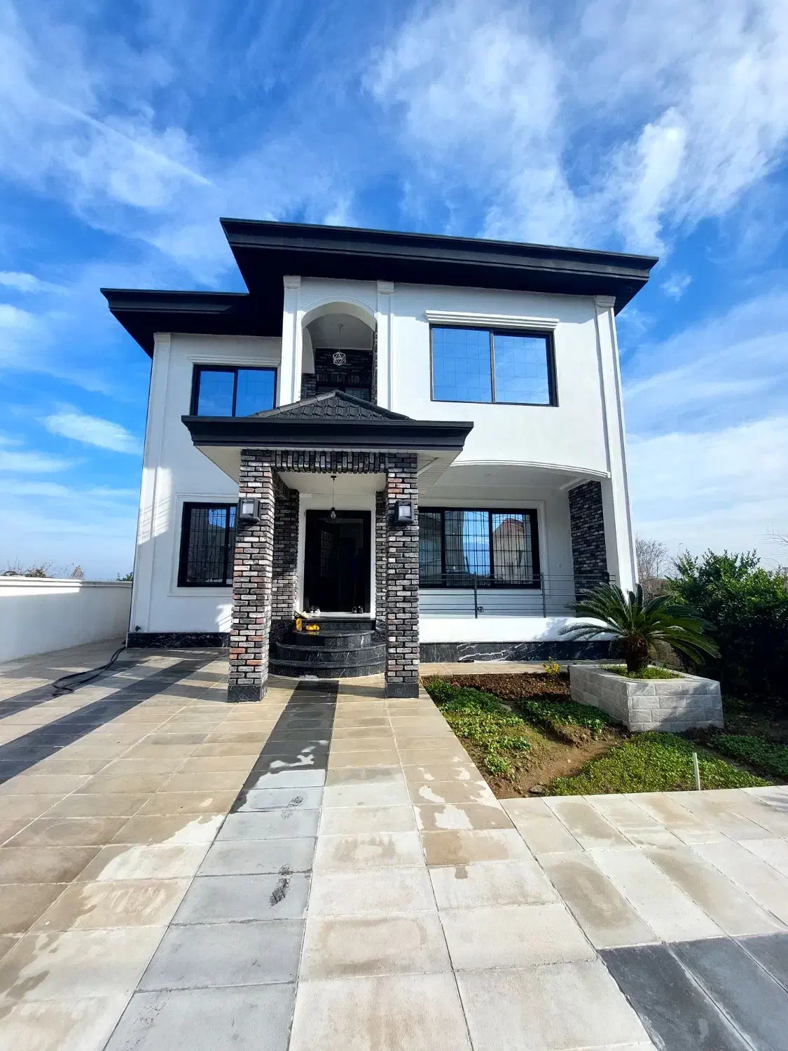 فروش ویلای ۳۰۰ متری نما انگلیسی حوزه شهری خرم آباد|فروش خانه و ویلا|خرمآباد (تنکابن), |دیوار