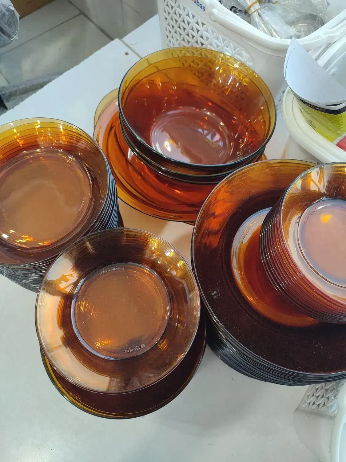 سرویس پیرکس عسلی در حد نو|ظروف سرو و پذیرایی|تویسرکان, |دیوار