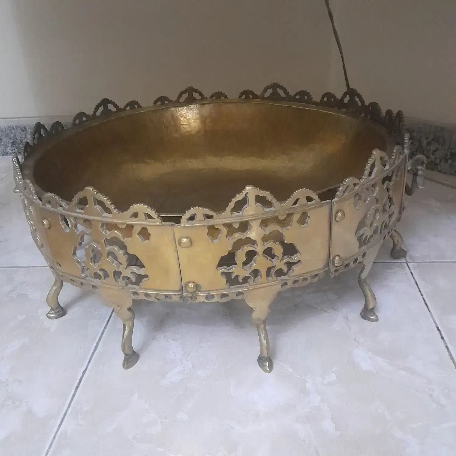 منقل قدمت بالاروس سنگین شعاع۵۱|کلکسیون اشیاء عتیقه|همدان, |دیوار