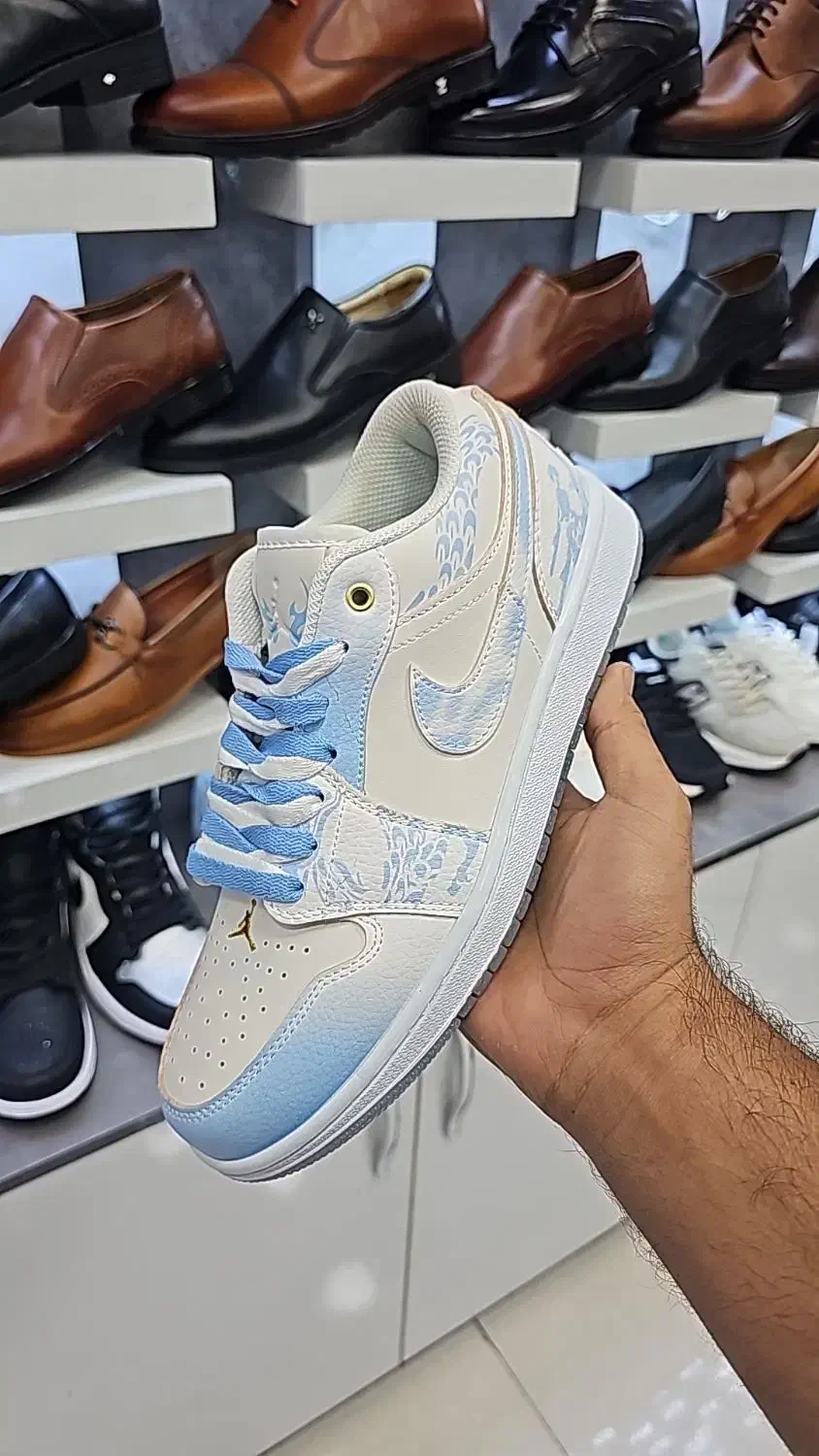 کتونی مدل دراگون|کیف، کفش، کمربند|ایوان, |دیوار