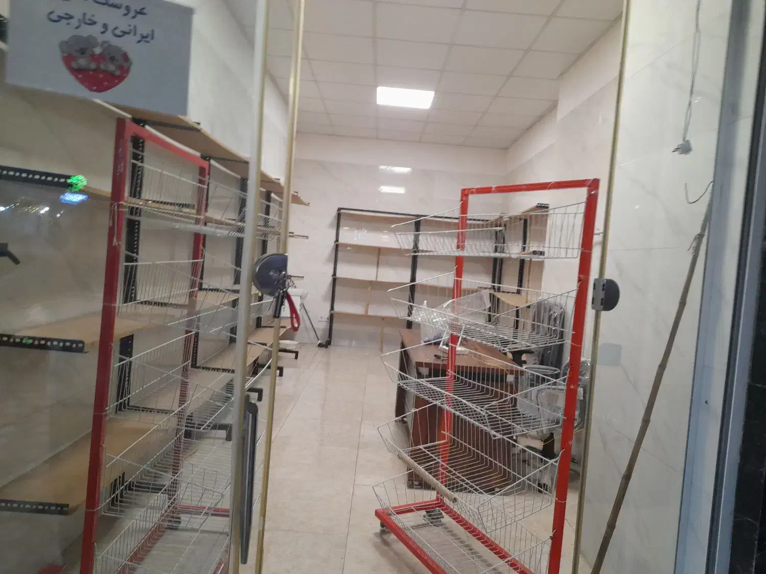 قفسه پایه آهنی و رومیزیچوبی|فروشگاه و مغازه|رودسر, |دیوار