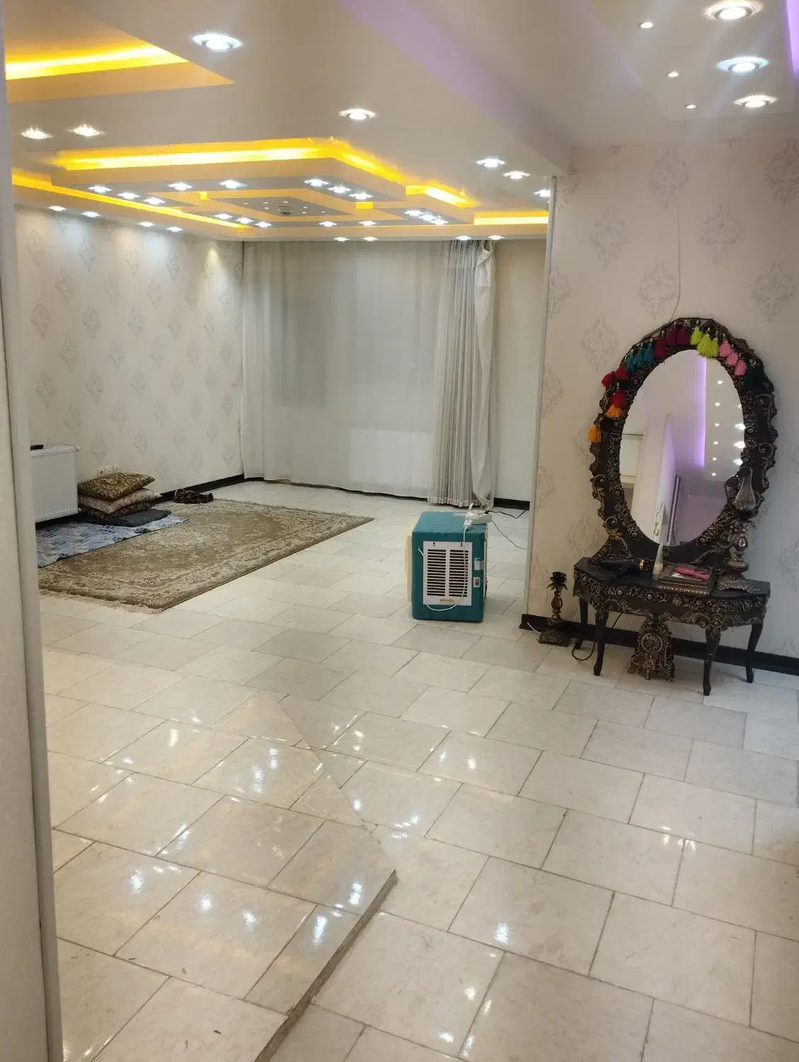 C 8 ساختمان اهورا 100متر|فروش آپارتمان|فولادشهر, C8|دیوار