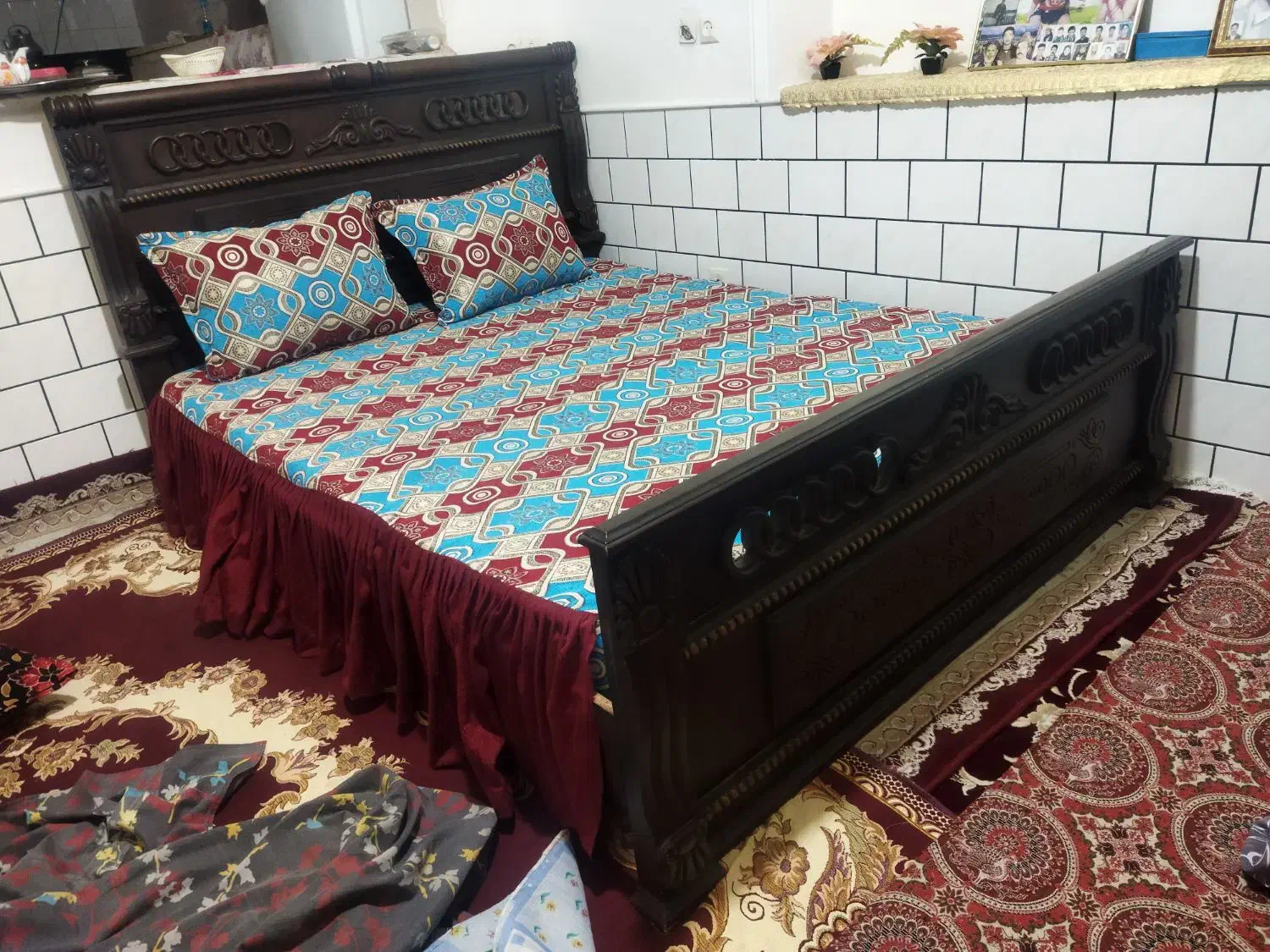 تختخواب و میز آریش بزرگ|تخت و سرویس خواب|کاشان, کارگر|دیوار