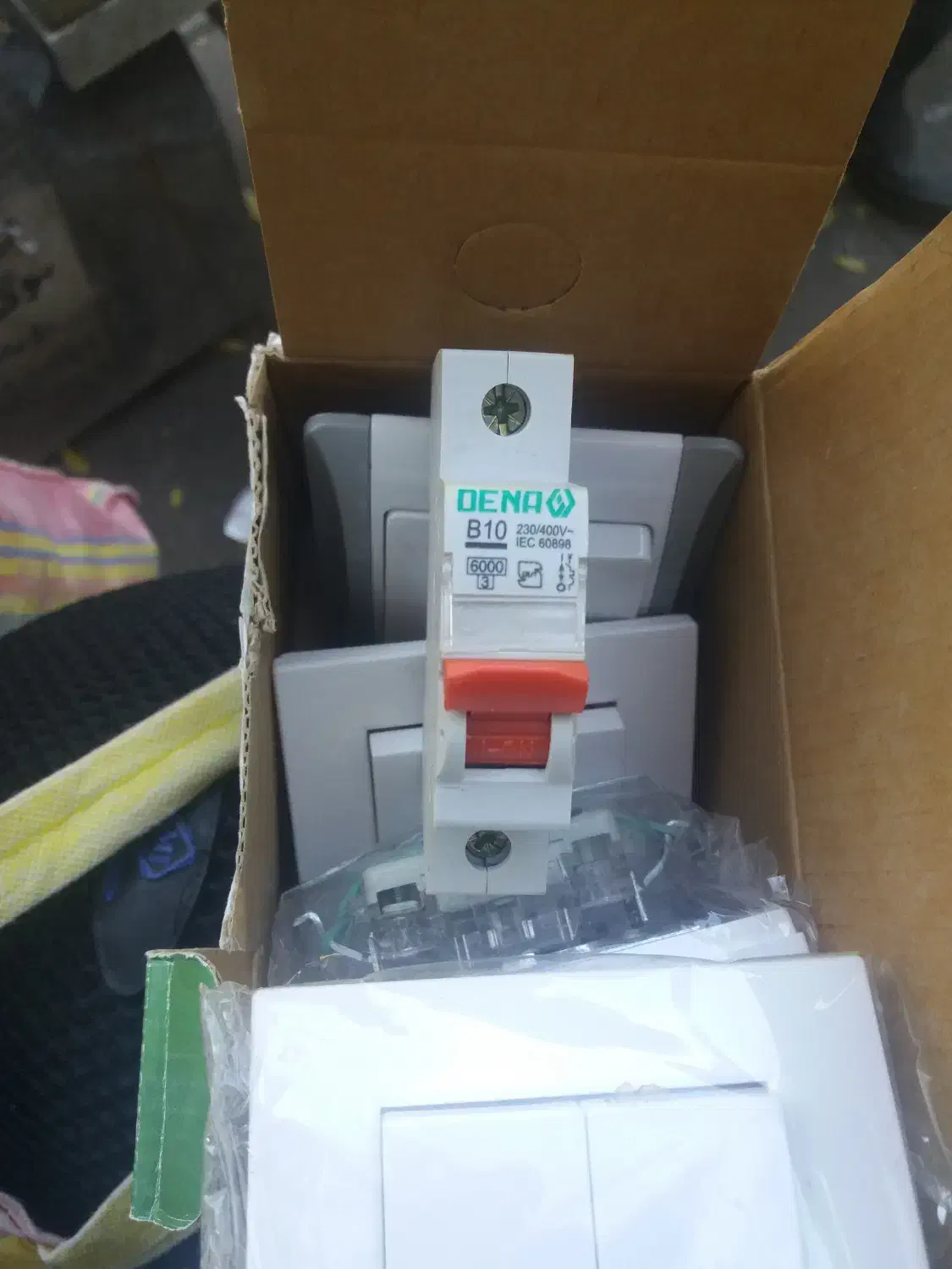 تعدادی کلید پریز نو|مصالح و تجهیزات ساختمان|مراغه, |دیوار