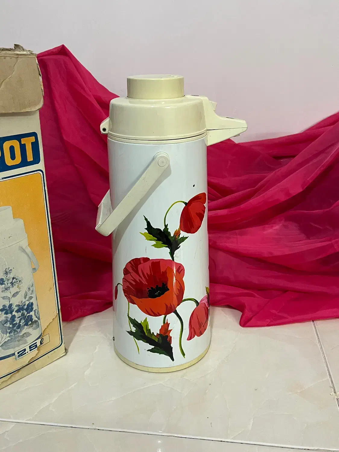 فلاسک بزرگ اصل ژاپن طرح خاص عتیقه قدیمی کلکسیونی|کلکسیون اشیاء عتیقه|قم, پردیسان|دیوار