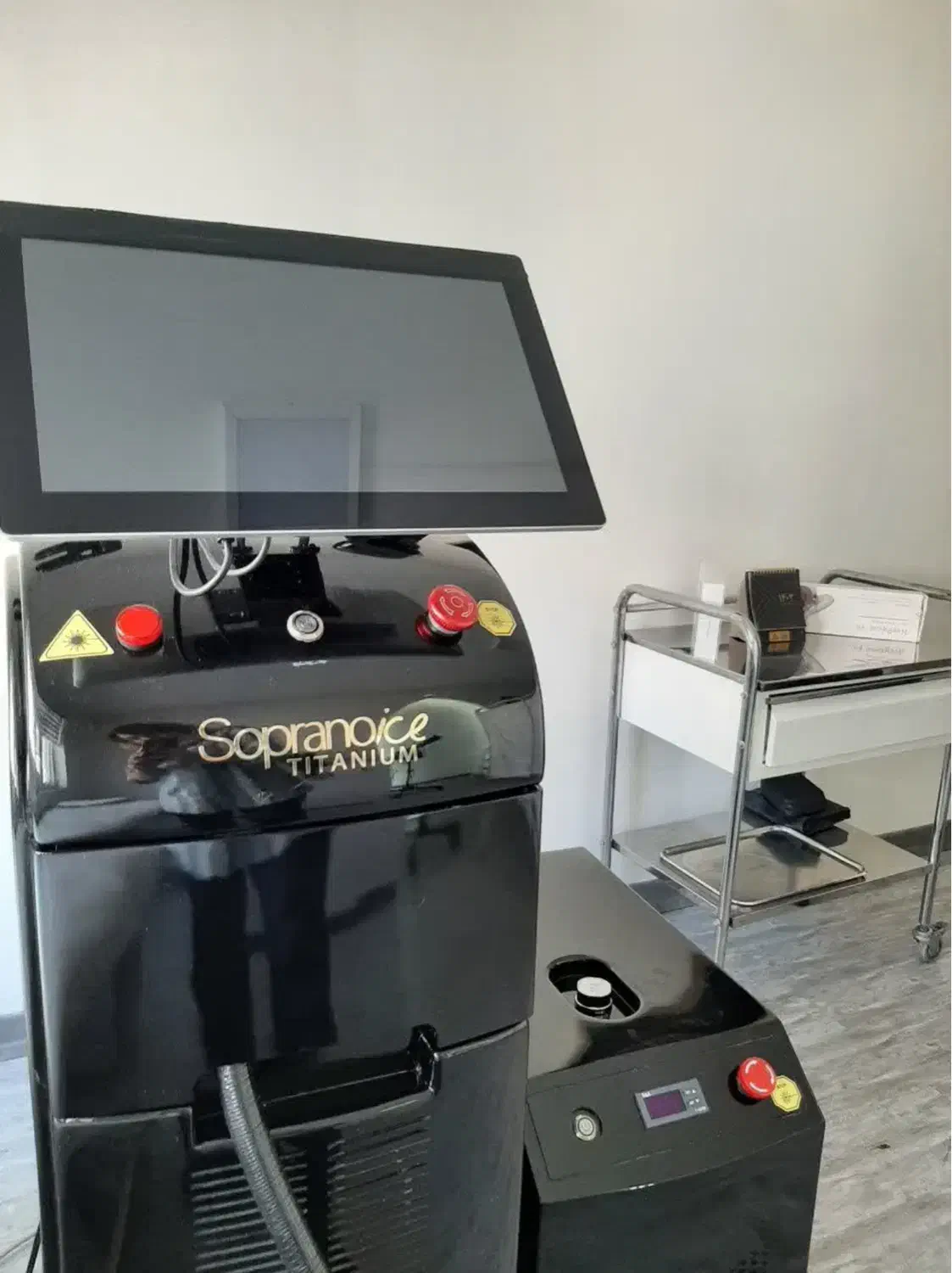 فروش دستگاه لیزر سوپرانو آیس تیتانیوم|آرایشی، بهداشتی، درمانی|مشهد, احمدآباد|دیوار