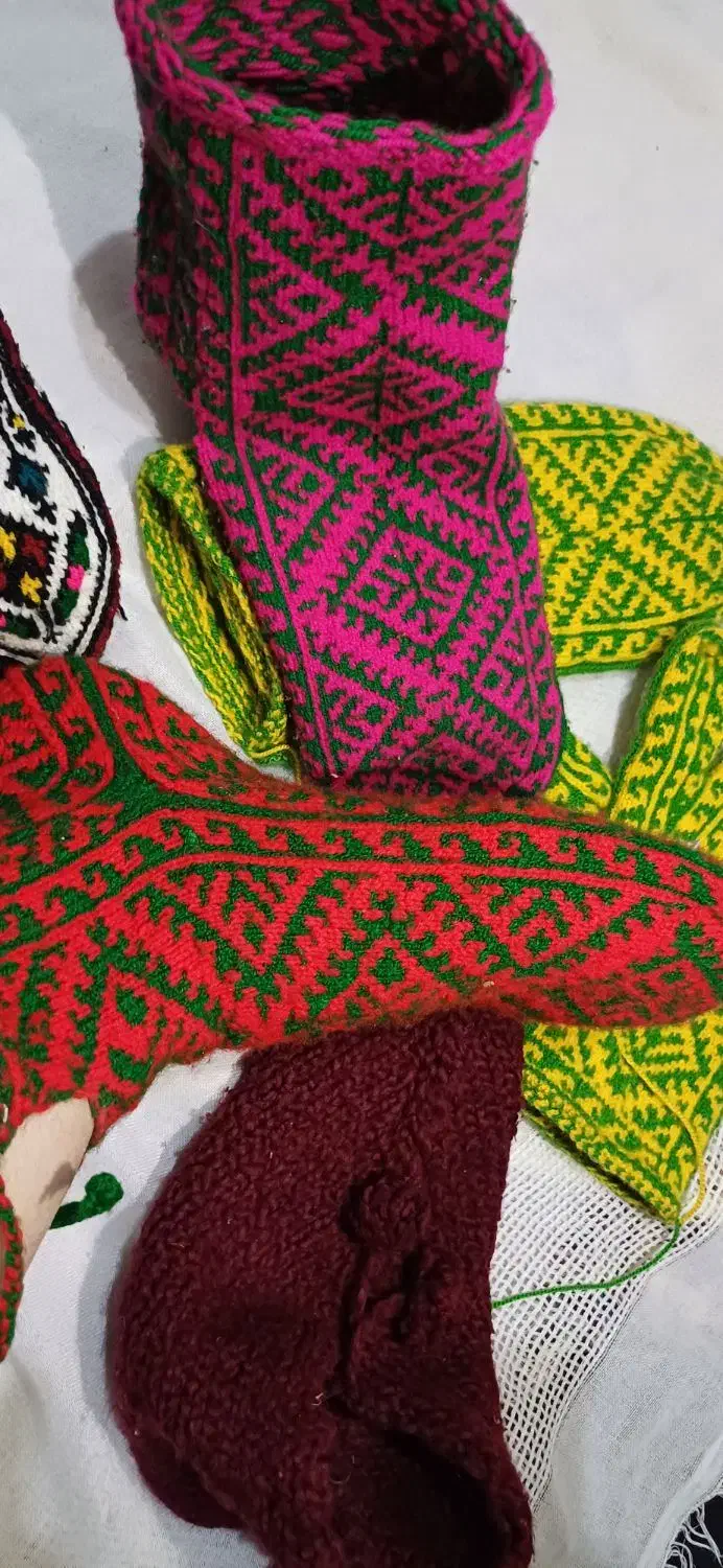 جوراب پشمی مخصوص سرما طرح سنتی|لباس|صومعهسرا, |دیوار