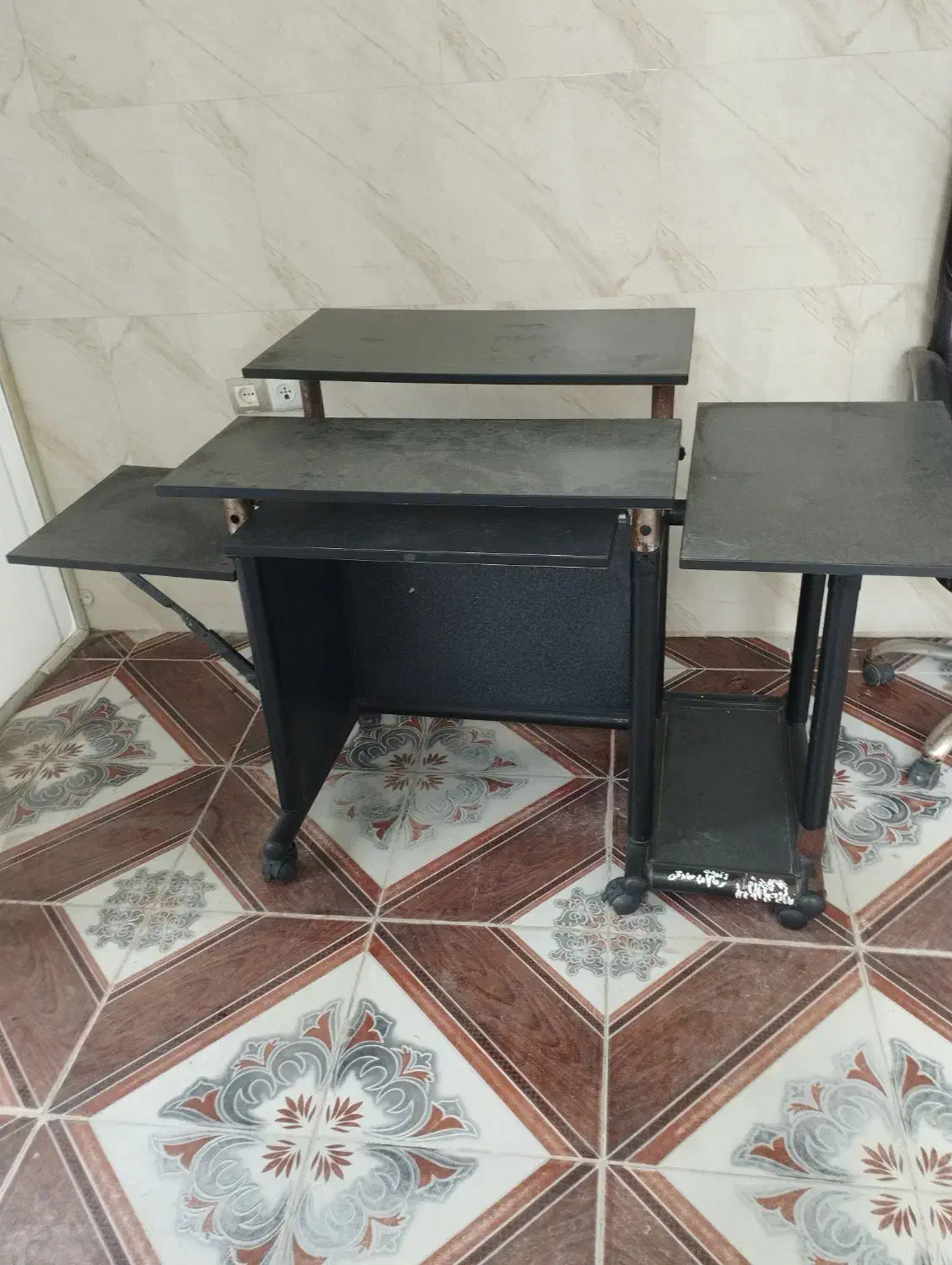 میز و صندلی|صندلی و نیمکت|رشت, پستک|دیوار