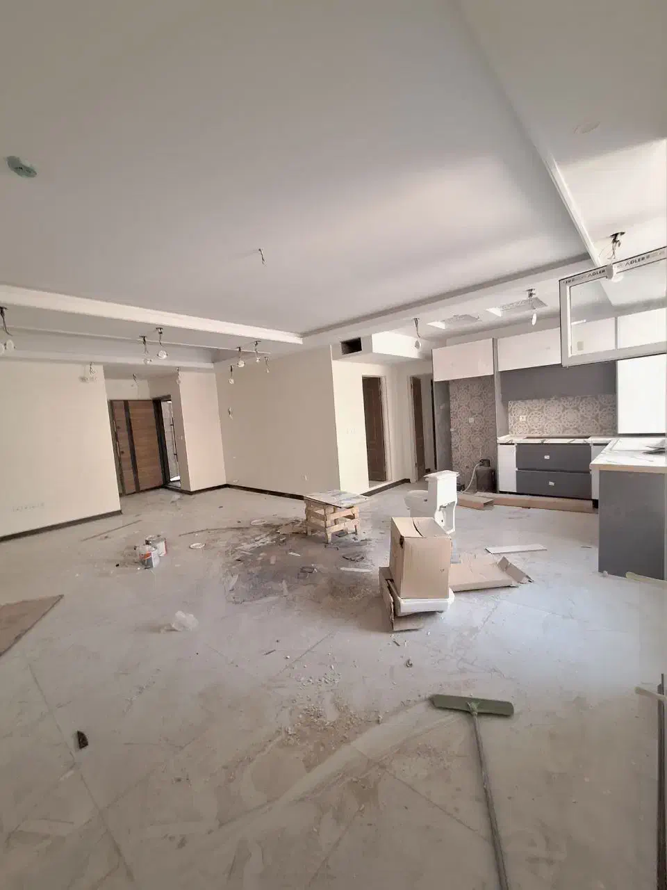 طبقه‌آخر/۸۵مترنوساز/فول امکانات/کلیدنخورده