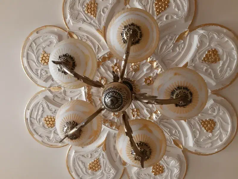 لوستر طلایی پنج شاخه|لوستر و چراغ آویز|اهواز, کمپلو جنوبی|دیوار