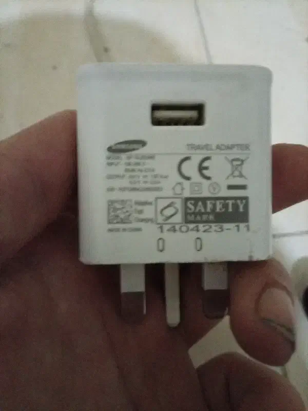 یک عدداداپتور شارژر سامسونگ ودوعددسیم کابل شارژر|لوازم جانبی موبایل و تبلت|تهران, شهرک ولیعصر جنوبی|دیوار