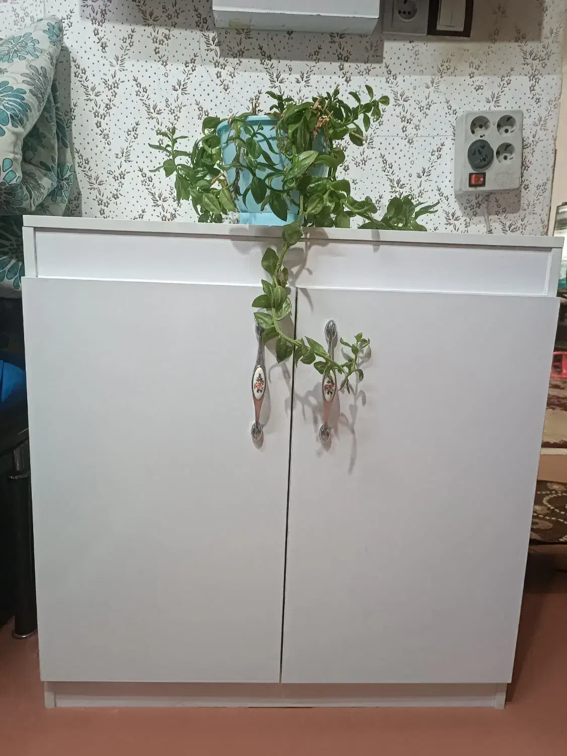 جاکفشی نو. مناسب جهیزیه. رنگ سفید|جاکفشی، کمد، دراور|مشهد, رسالت|دیوار