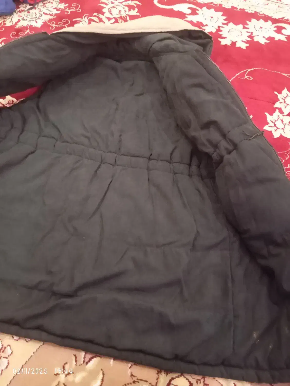 دو عدد پافر چرم و بارانی|لباس|جاجرود, |دیوار