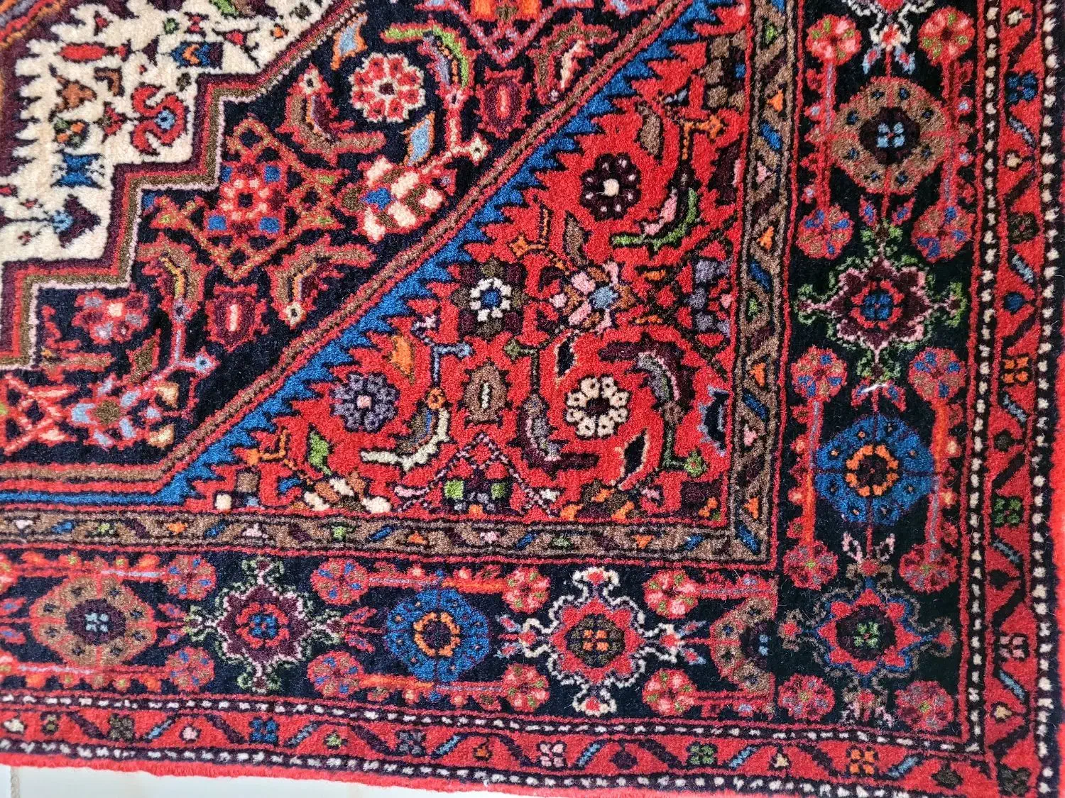 فرش دست بافت|فرش|رباط‌کریم, رباط‌کریم|دیوار