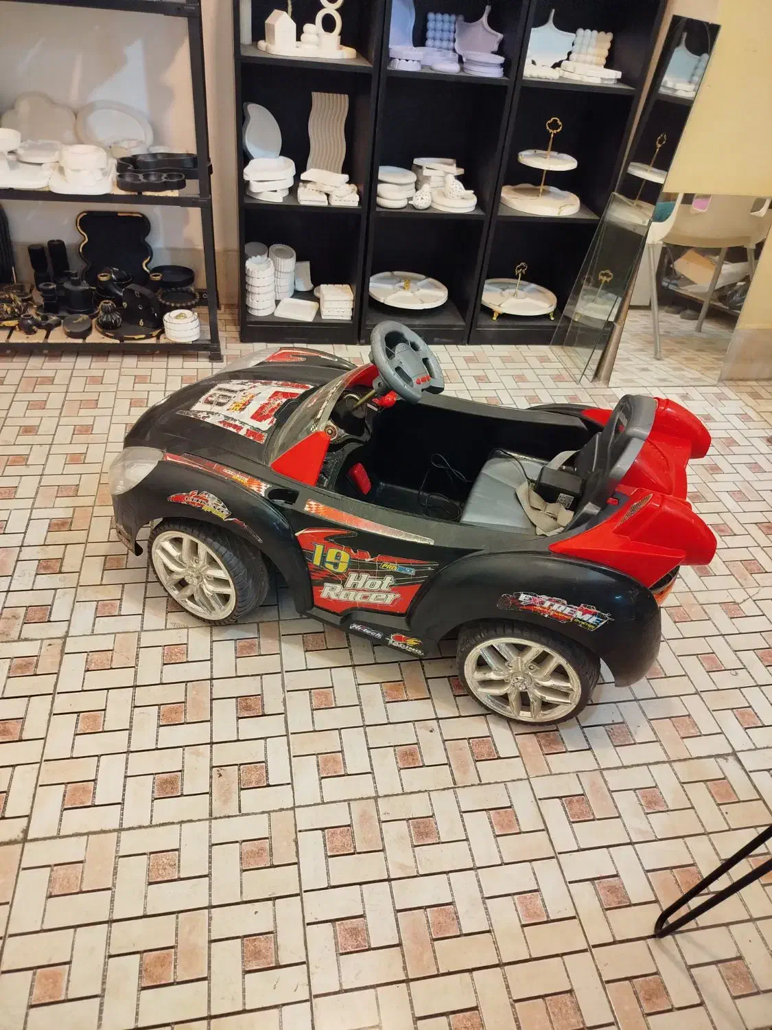 ماشین شارژی|اسباب‌بازی بچه|اندیشه, اندیشه فاز ۴|دیوار