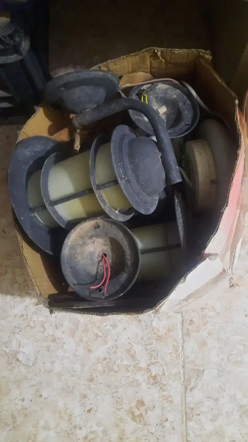 چراع دیواری حیاط و چند عدد مهتابی|لوستر و چراغ آویز|کرمان, |دیوار