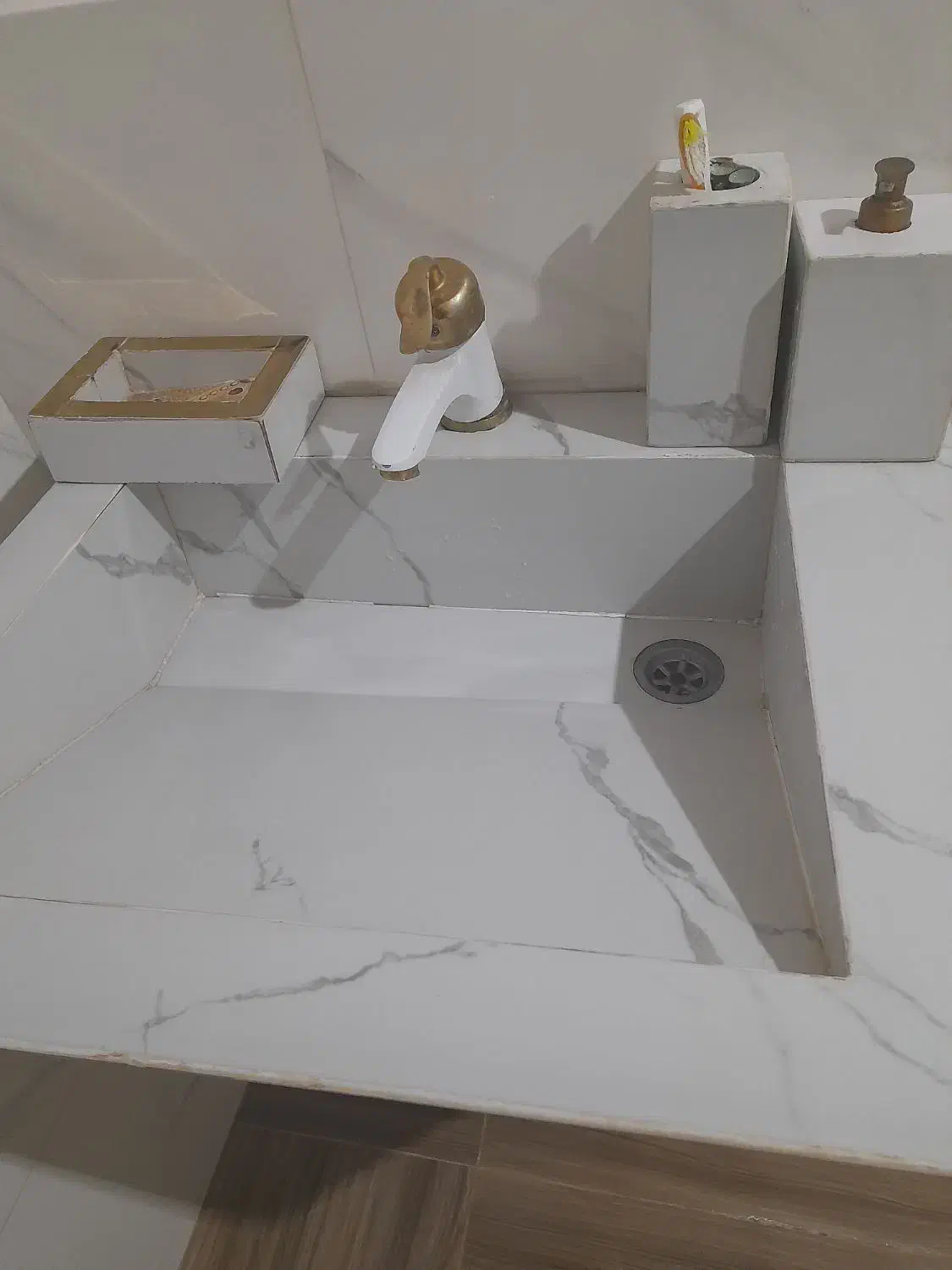 روشویی سرویس۲دومن|لوازم سرویس بهداشتی|بزینه رود, |دیوار