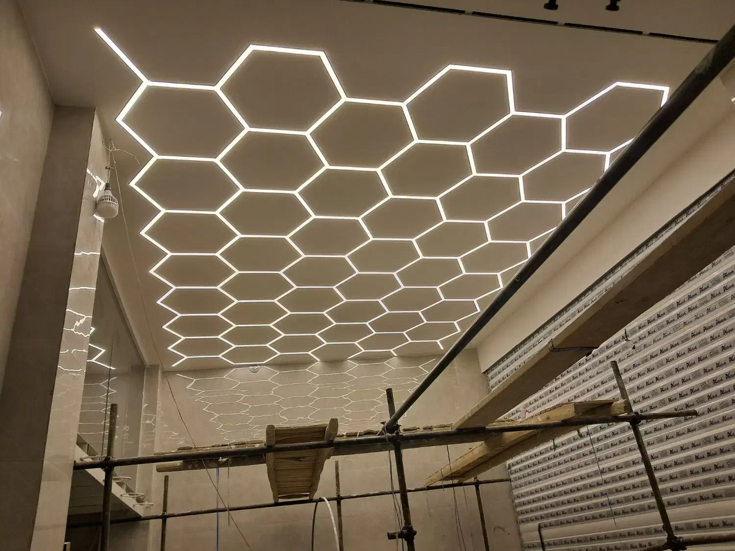 لاین نوری|فروشگاه و مغازه|پیر بکران, |دیوار