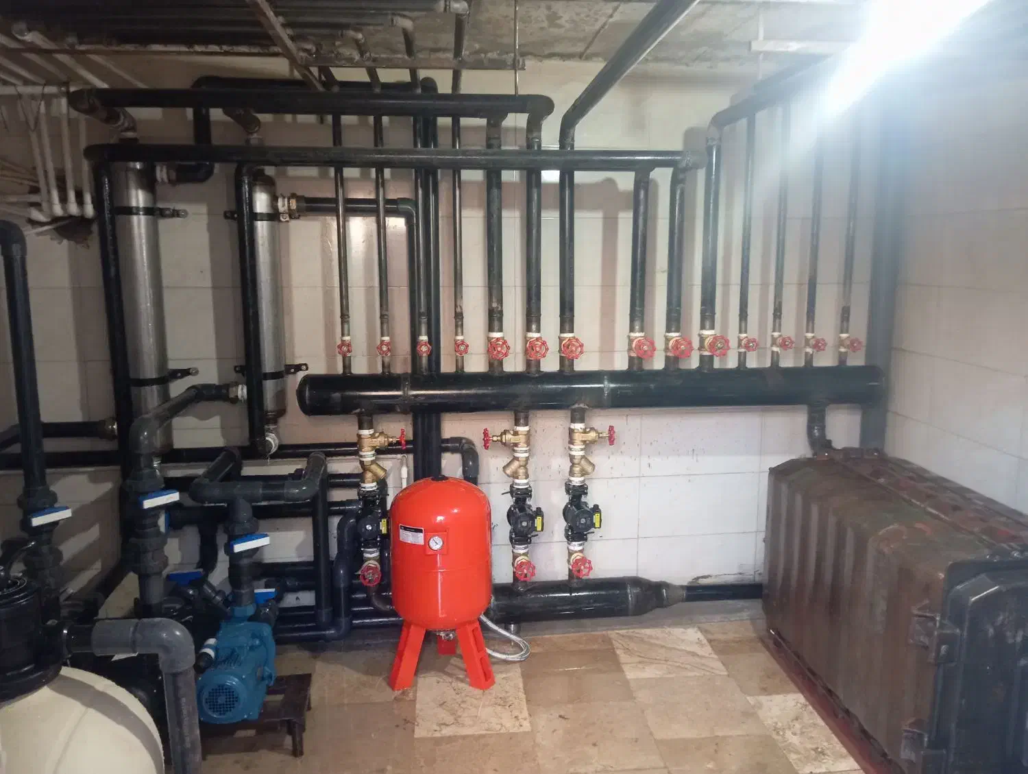 تاسیسات آب و برق|خدمات پیشه و مهارت|پردیس, فاز ۸|دیوار