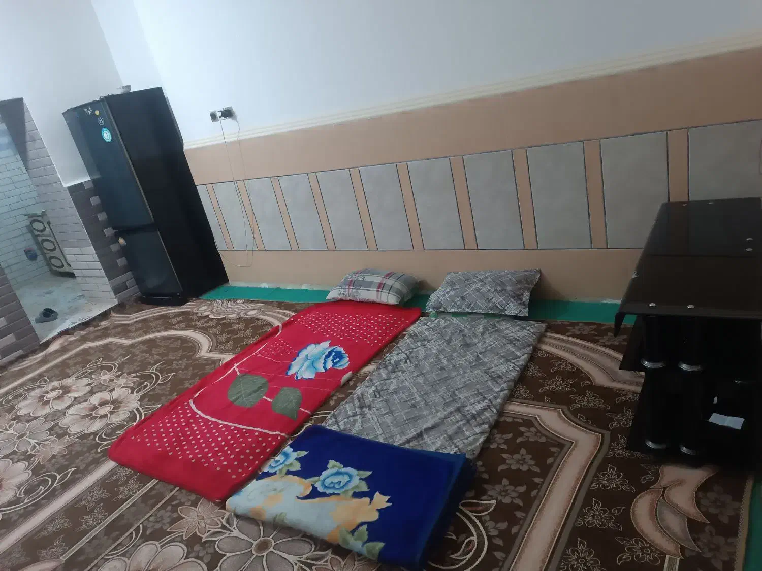 سویت بغل بیمارستان روزانه تمیزباامکانات حیاط داره|اجارهٔ کوتاه‌مدت آپارتمان و سوئیت|میناب, |دیوار