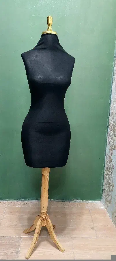 مانکن ۱۰ تیل چوب لباسی و صندلی|لوازم خیاطی و بافتنی|شیروان (خراسان), |دیوار