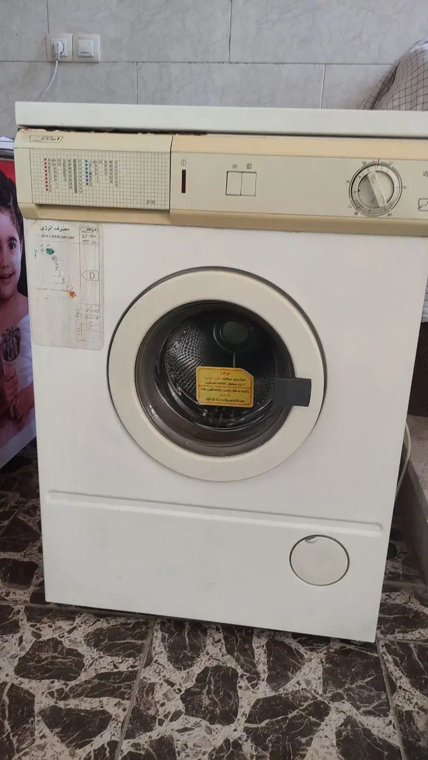 یک عدد  لباسشویی و فریزر|ماشین لباسشویی و خشک‌کن لباس|آباده, |دیوار