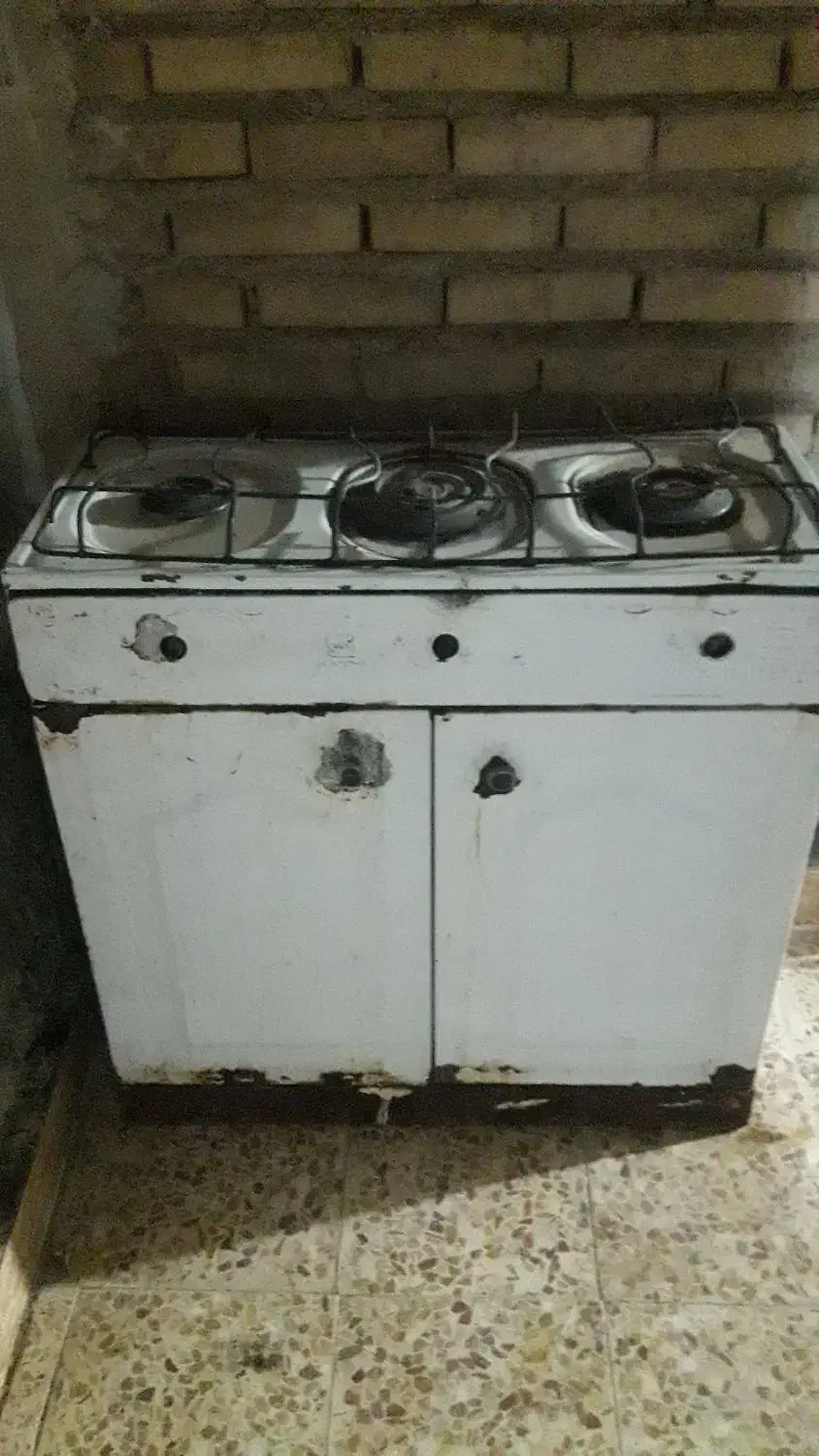 یک کابینت فلزی  و یک عدد اجاق گاز فلزی کابینت دار|اجاق گاز و لوازم برقی پخت‌وپز|اهواز, اسلام آباد غربی|دیوار