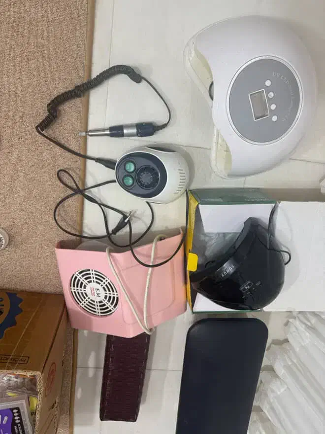 لوازم کار|آرایشگاه و سالن‌های زیبایی|ساری, |دیوار