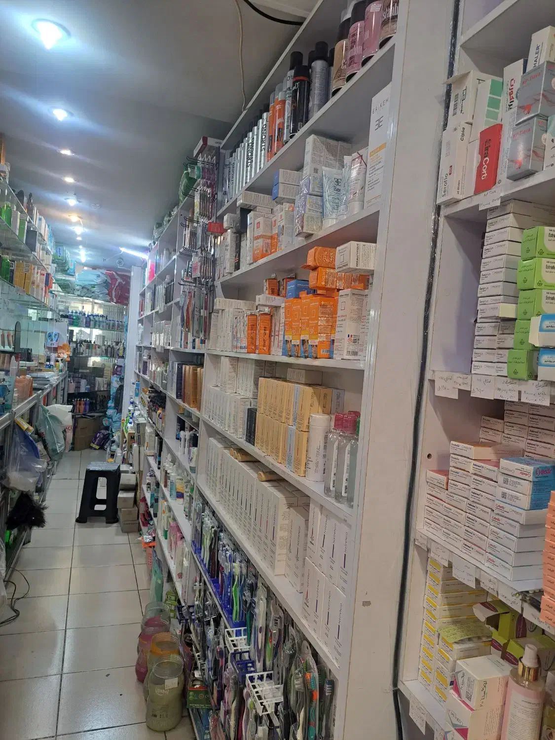 سه نفر تکنسین دارویی خانم کارکرده حداقل سه سال|استخدام درمانی، زیبایی، بهداشتی|تهران, استخر|دیوار