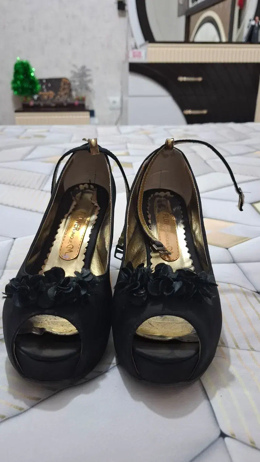 یه جفت کفش مشکی|کیف، کفش، کمربند|گنبد کاووس, |دیوار