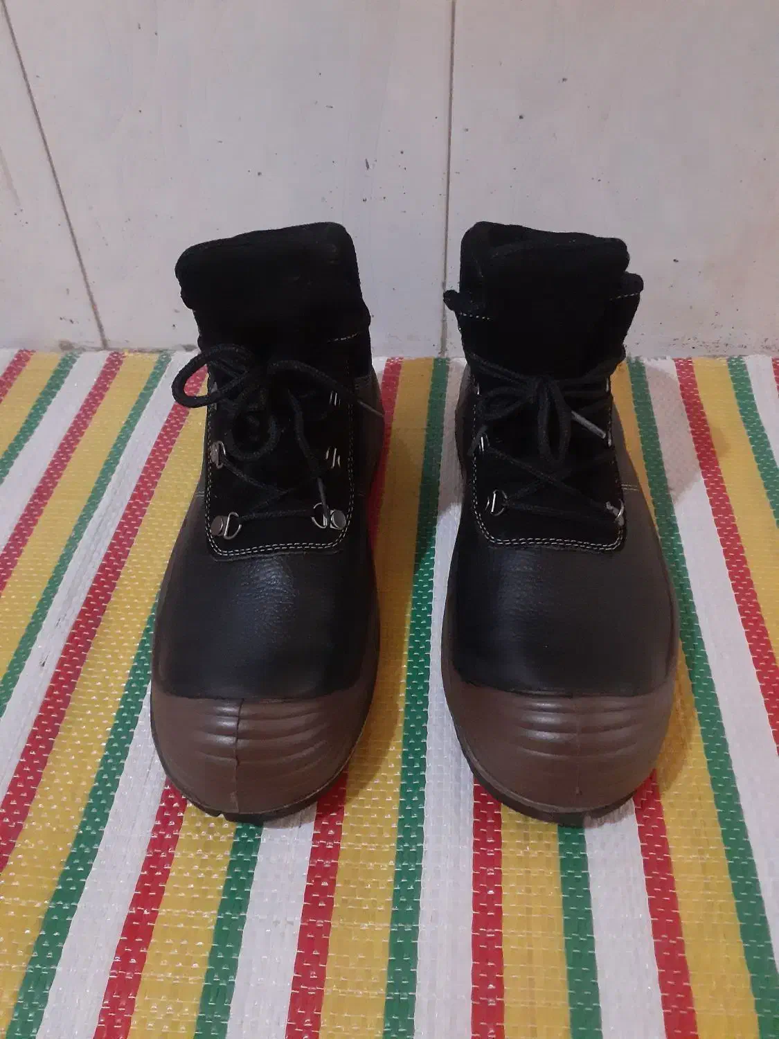 کفش ایمنی  ۴۲ -  ۴۳|کیف، کفش، کمربند|قم, باجک یک|دیوار