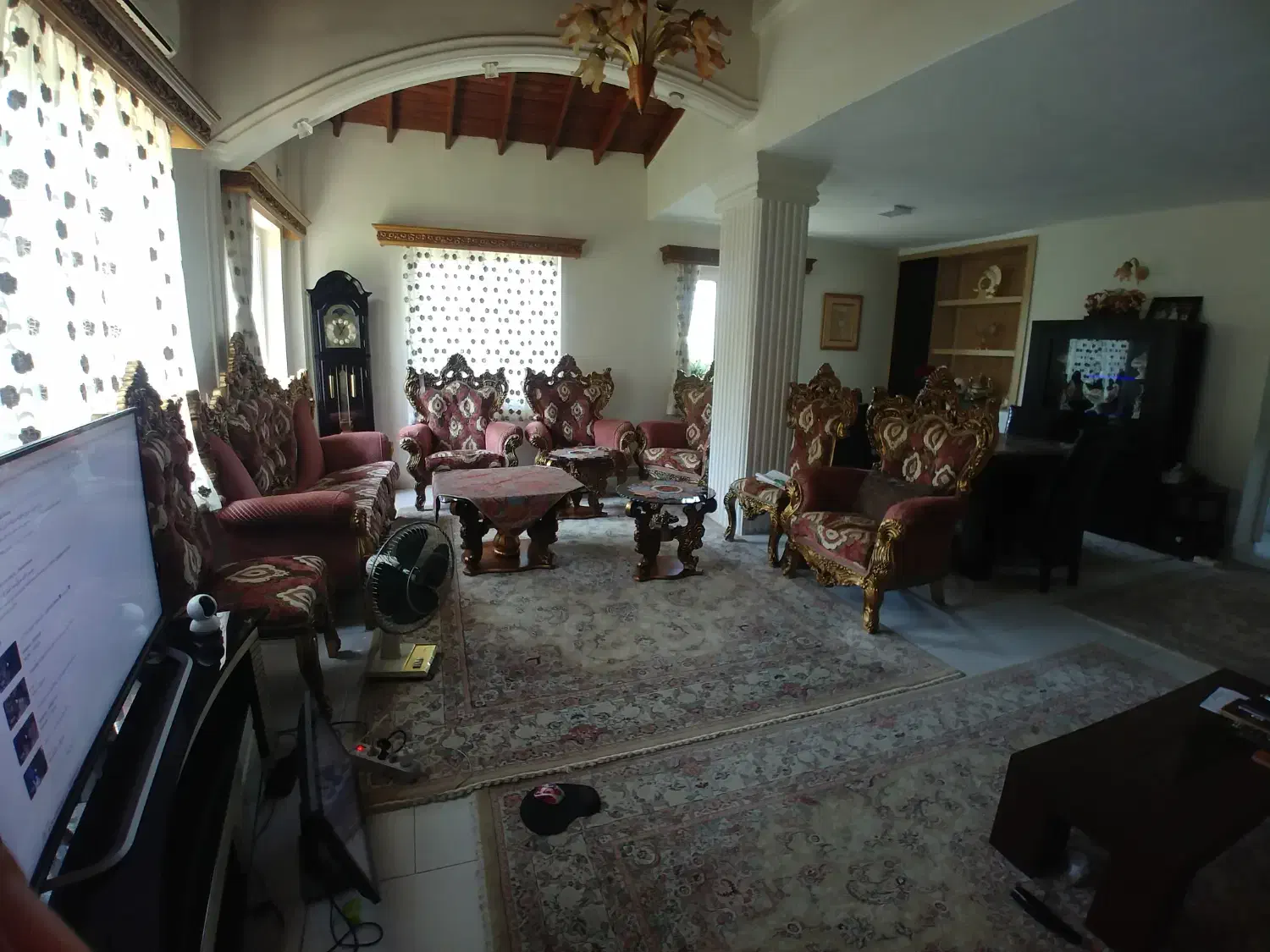 مبل سلطنتی|مبلمان خانگی و میز عسلی|بندر انزلی, دهکده ساحلی|دیوار