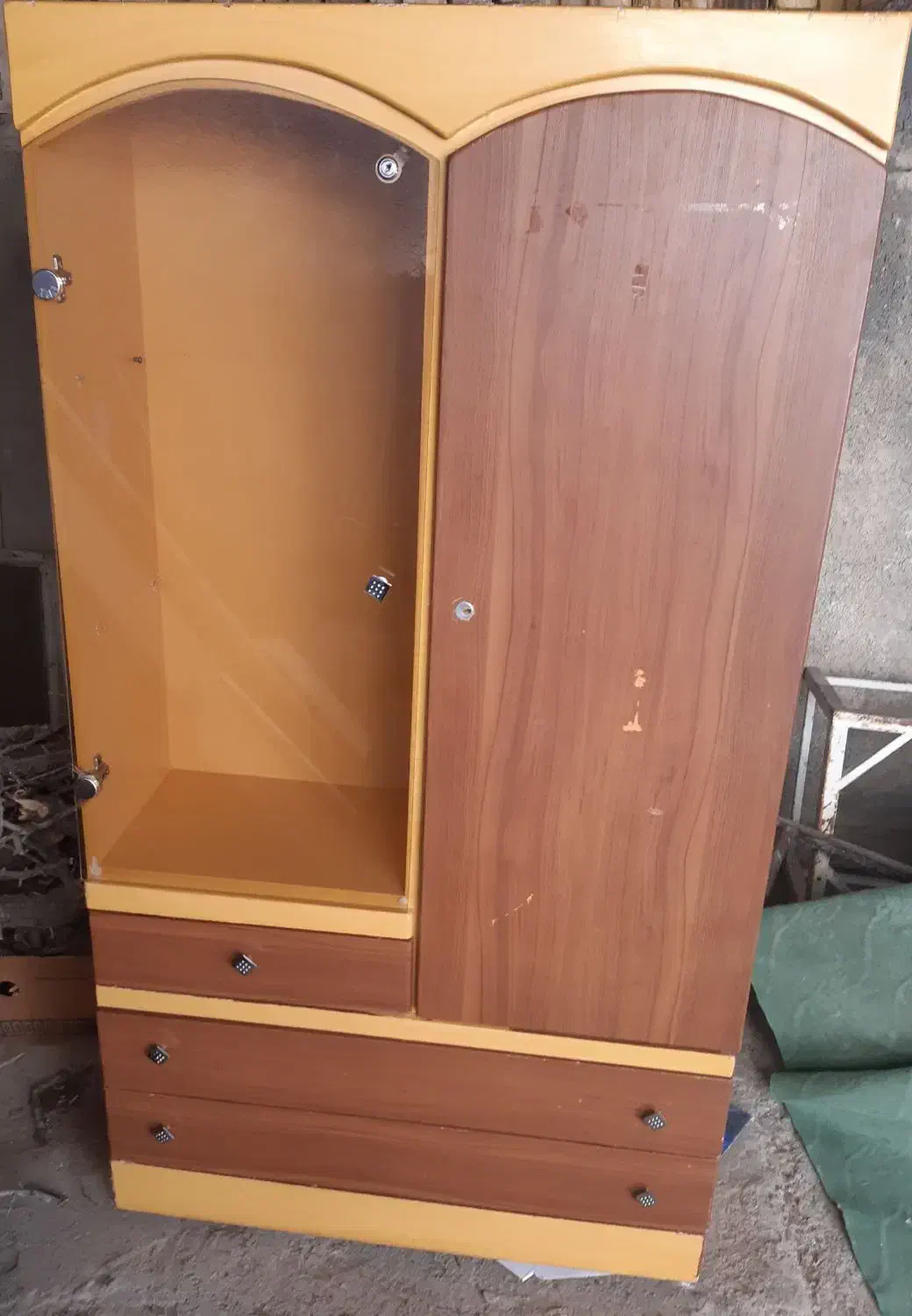 کمد|جاکفشی، کمد، دراور|شهرکرد, |دیوار