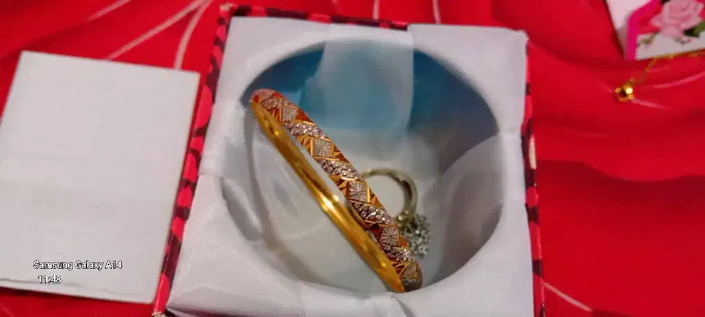 مقداری طلا|جواهرات|ساوه, |دیوار