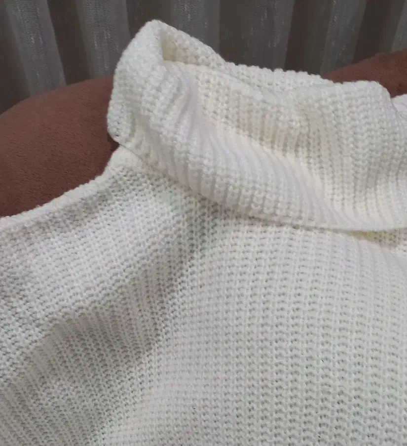 بافت شیری رنگ|لباس|فولادشهر, A2|دیوار