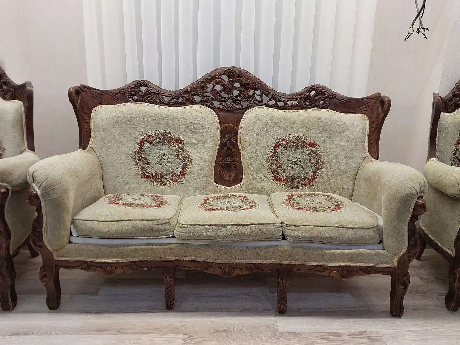 مبل|مبلمان خانگی و میز عسلی|آستانه اشرفیه, |دیوار