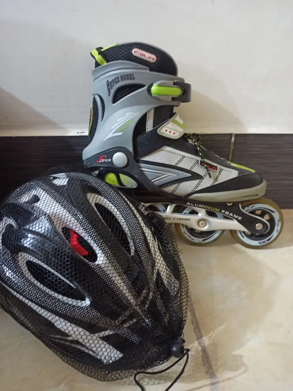 فروش کفش اسکیت برند فیلا اصل با تمام وسایل حفاظتی|دوچرخه، اسکیت، اسکوتر|بندر کنگان, |دیوار