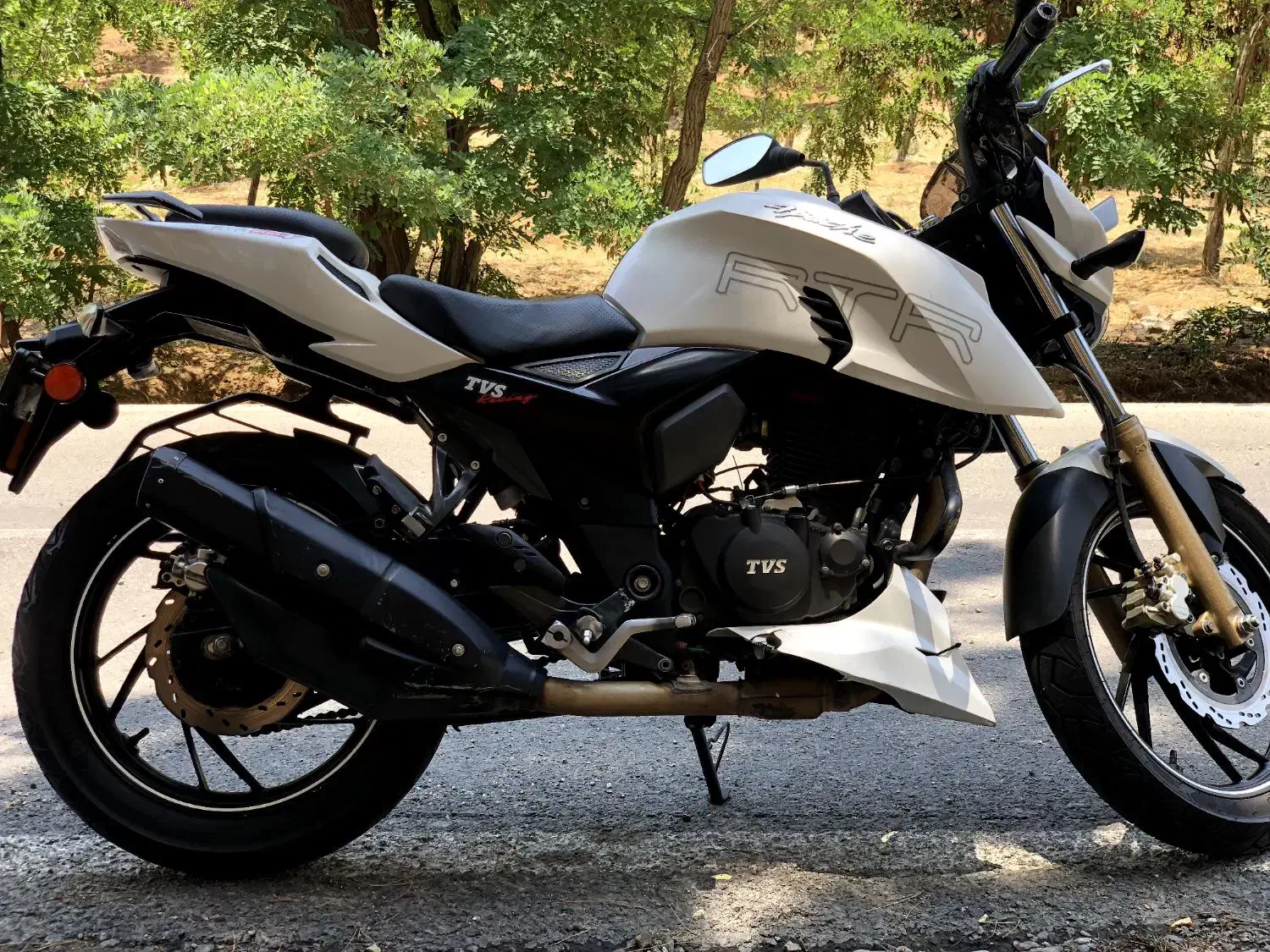 آپاچی 200 سفید فوقالعاده تمیز|موتورسیکلت|تهران, تهرانپارس شرقی|دیوار