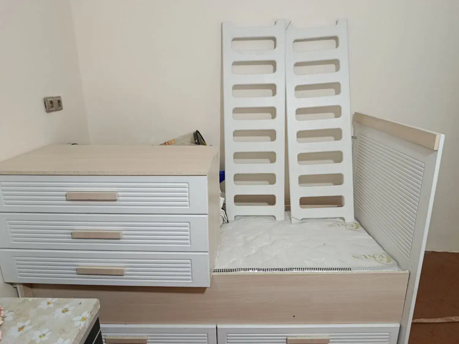 تخت خواب نوجوان کودک|تخت و سرویس خواب|الشتر, |دیوار