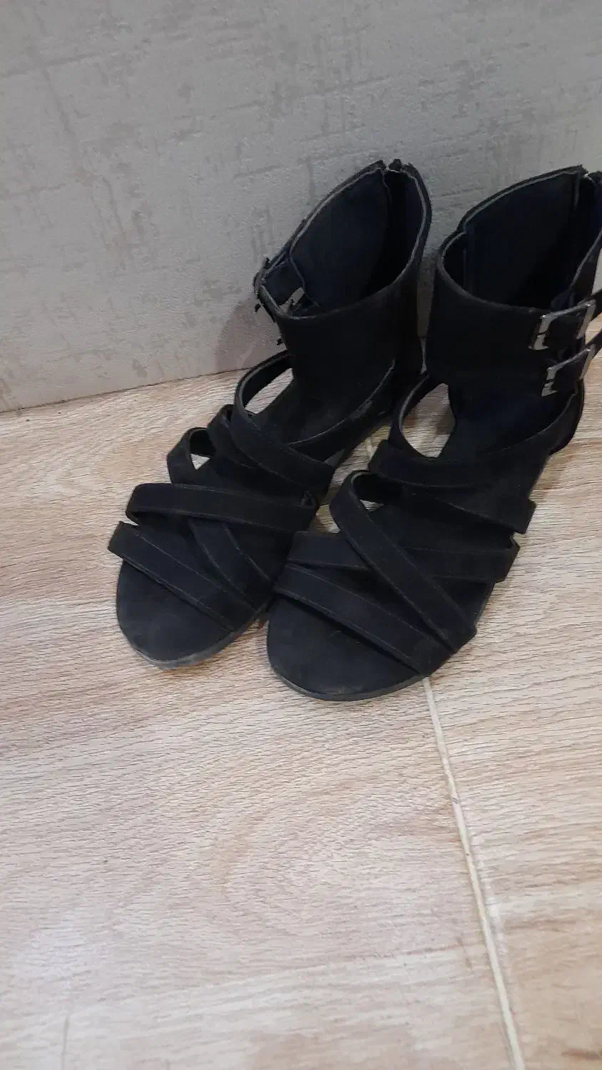 صندل|کیف، کفش، کمربند|زابل, |دیوار